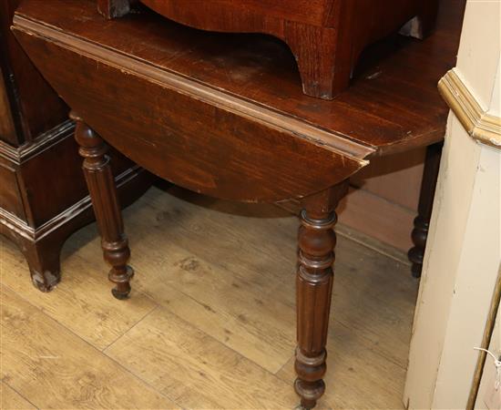 A Victorian mahogany bowfront commode and a Continental drop leaf dining table Commode H.62cm